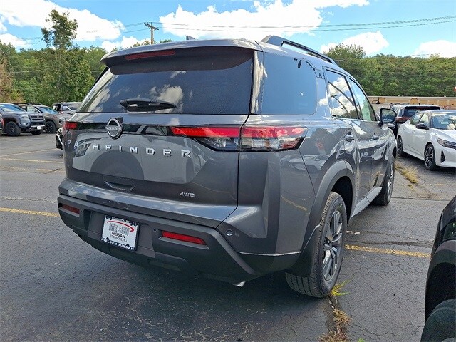 2025 Nissan Pathfinder SV photo 4