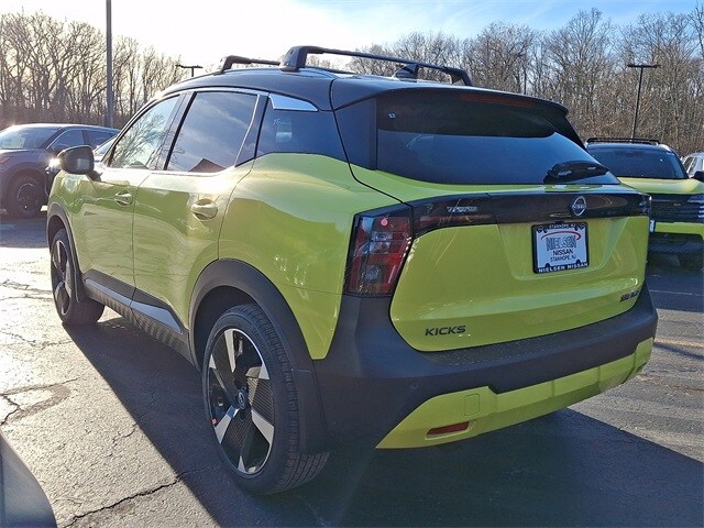 2026 Nissan Kicks SR photo 3