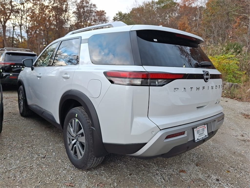 New 2025 Nissan Pathfinder SL SUV