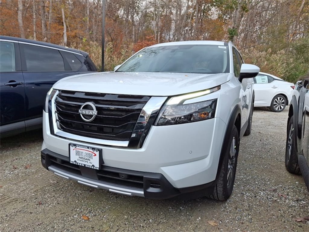 New 2025 Nissan Pathfinder SL SUV