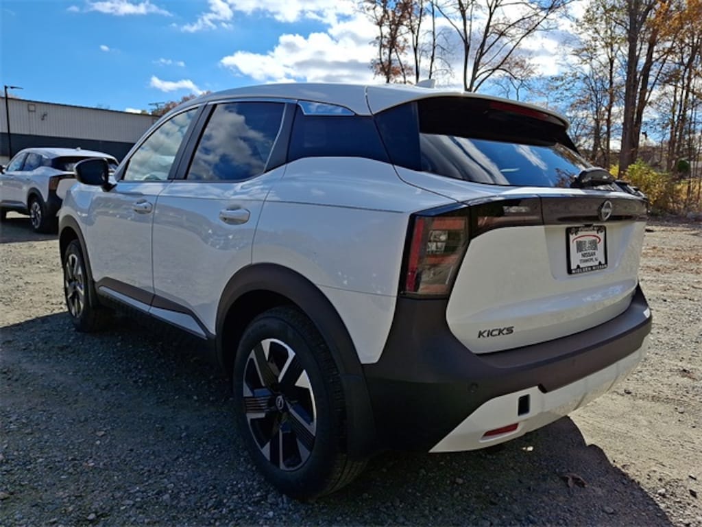 New 2025 Nissan Kicks SV SUV