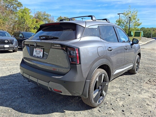 2026 Nissan Kicks SR photo 4