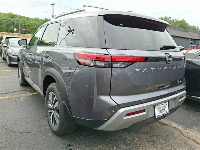 2025 Nissan Pathfinder SL photo 3
