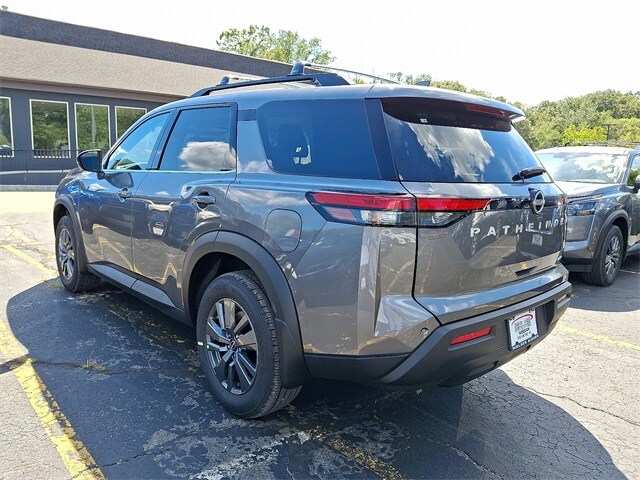 2025 Nissan Pathfinder SV photo 3