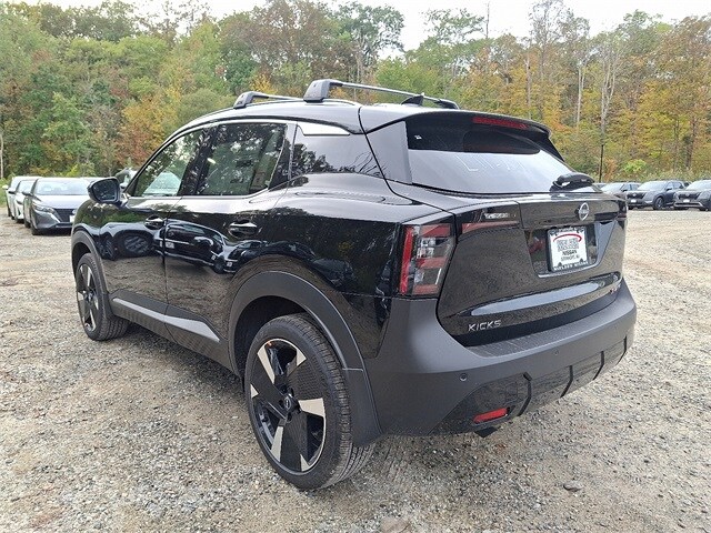 2026 Nissan Kicks SR photo 3