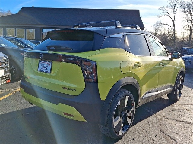 2026 Nissan Kicks SR photo 4