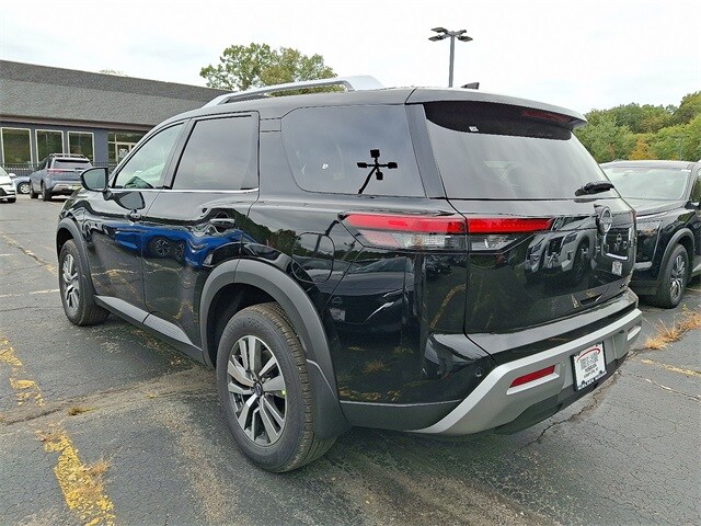2025 Nissan Pathfinder SL photo 3