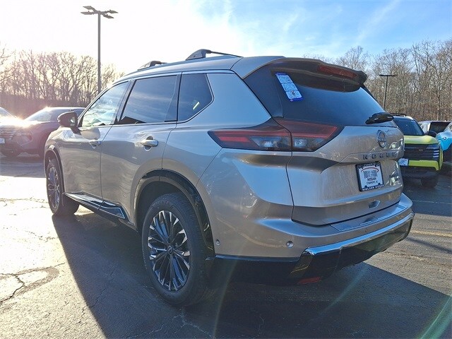 2026 Nissan Rogue Platinum photo 3