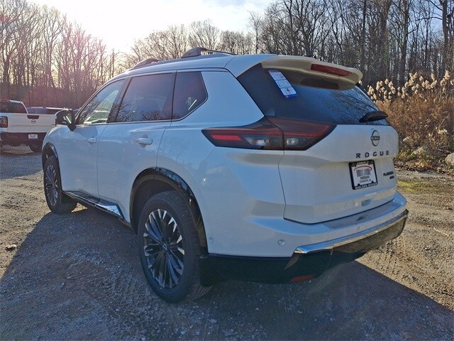 2026 Nissan Rogue Platinum photo 2