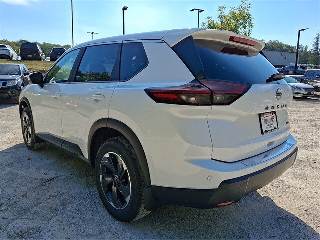 2026 Nissan Rogue SV photo 3
