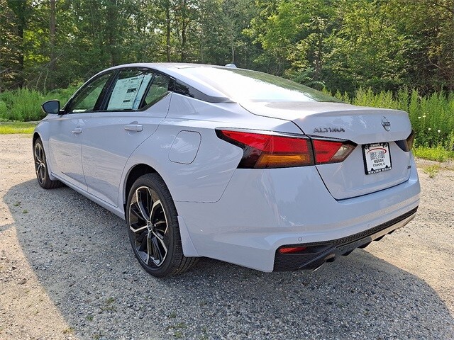 2025 Nissan Altima 2.5 SR photo 3