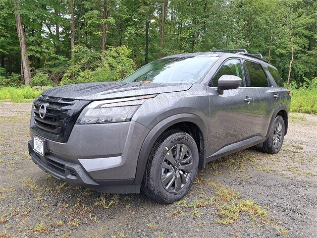 2025 Nissan Pathfinder SV photo 2