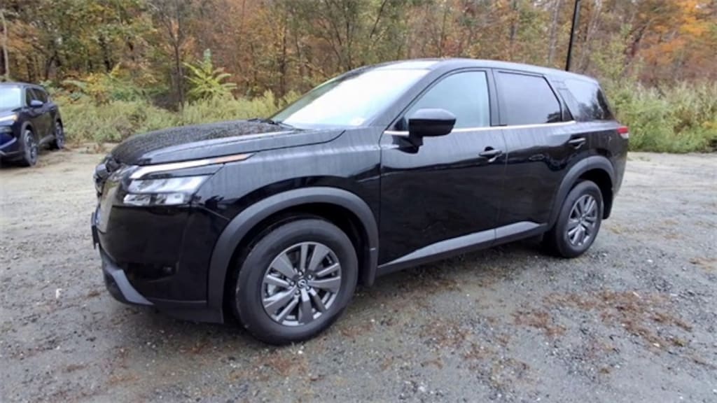 Used 2025 Nissan Pathfinder S SUV