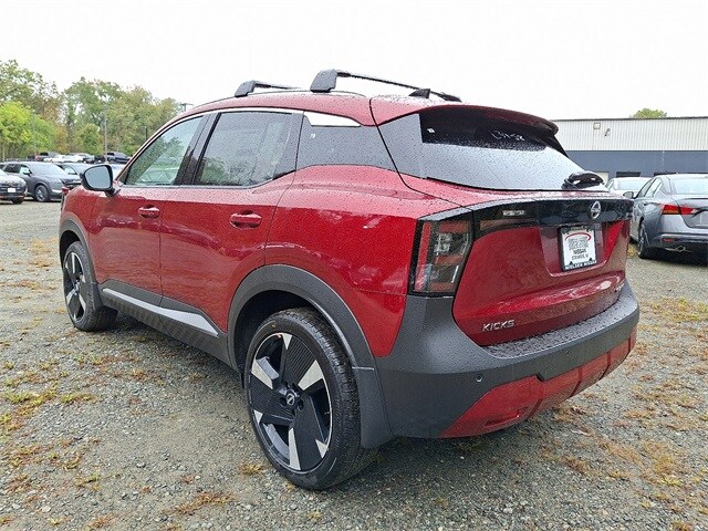 2026 Nissan Kicks SR photo 3