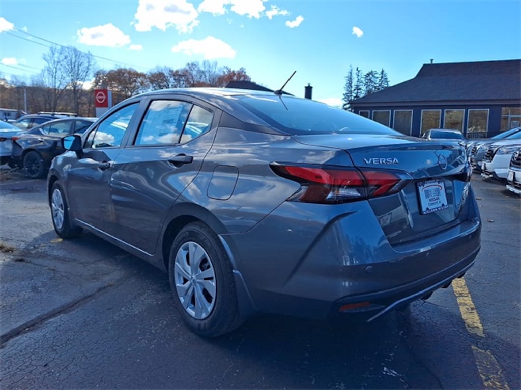 New 2025 Nissan Versa 1.6 S Sedan