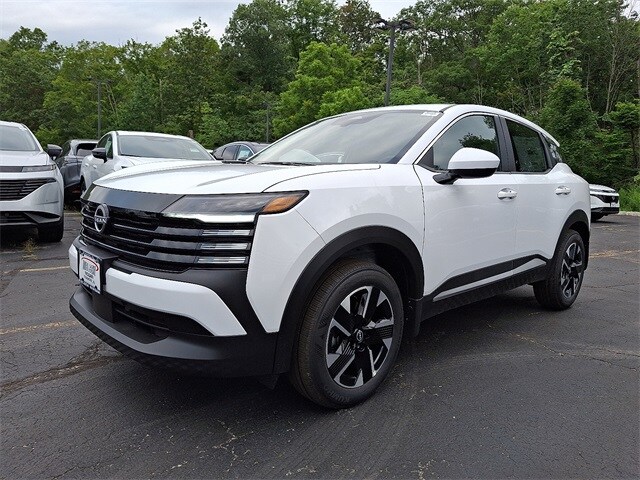 2025 Nissan Kicks SV photo 2
