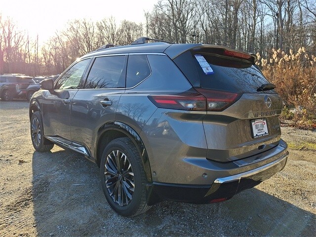 2026 Nissan Rogue Platinum photo 3