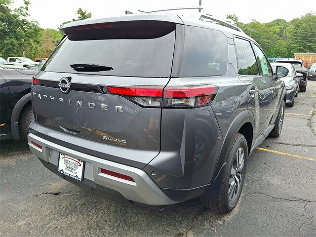 2025 Nissan Pathfinder SL photo 4