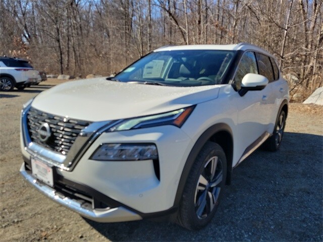 2023 Nissan Rogue Platinum photo 2