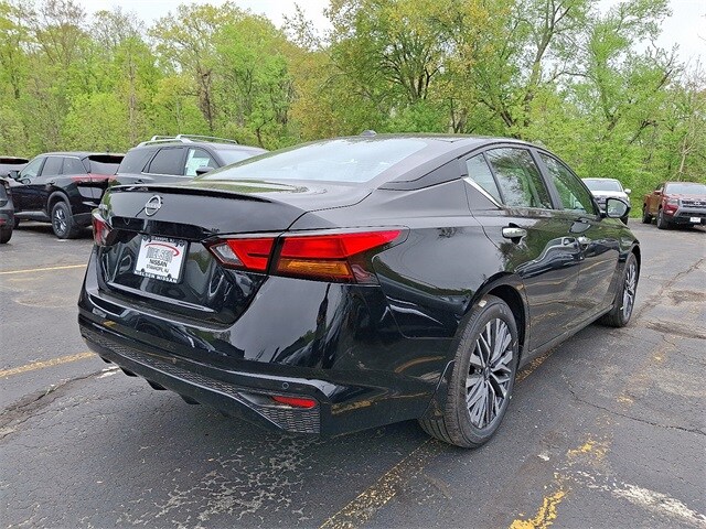 2025 Nissan Altima 2.5 SV photo 4