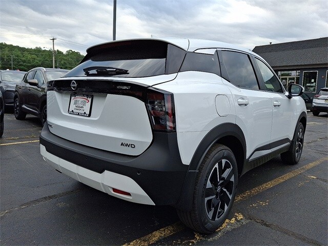 2025 Nissan Kicks SV photo 4