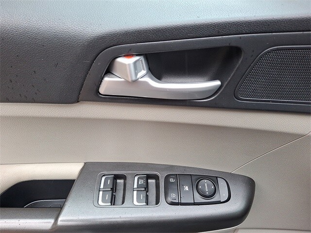 2022 Kia Sportage LX photo 2