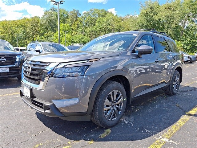 2025 Nissan Pathfinder SV photo 2