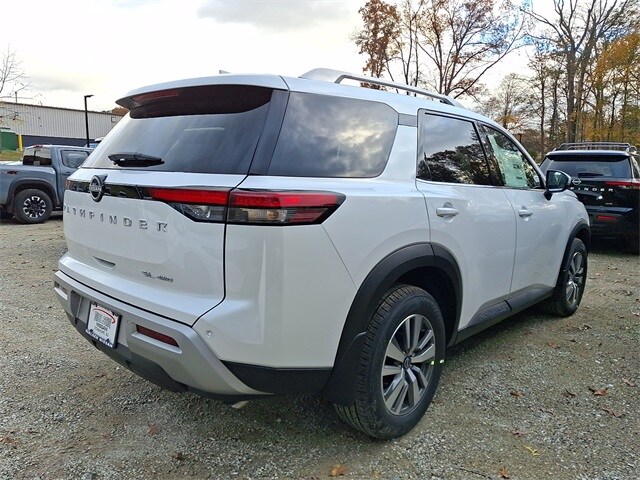 2025 Nissan Pathfinder SL photo 4