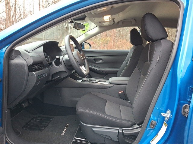 2025 Nissan Sentra SV photo 3