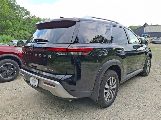 2025 Nissan Pathfinder SL photo 4