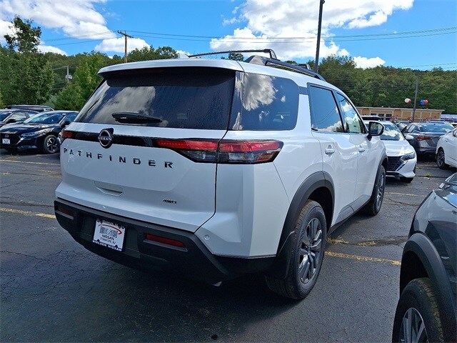 2025 Nissan Pathfinder SV photo 4