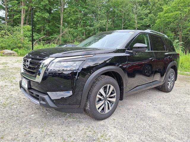 2025 Nissan Pathfinder SL photo 2