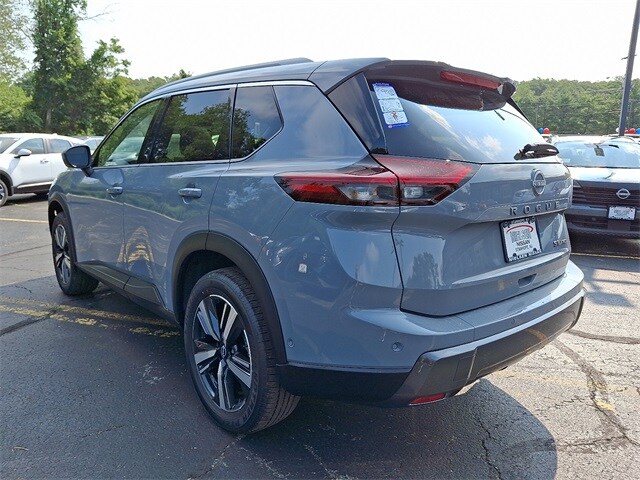2025 Nissan Rogue SL photo 2