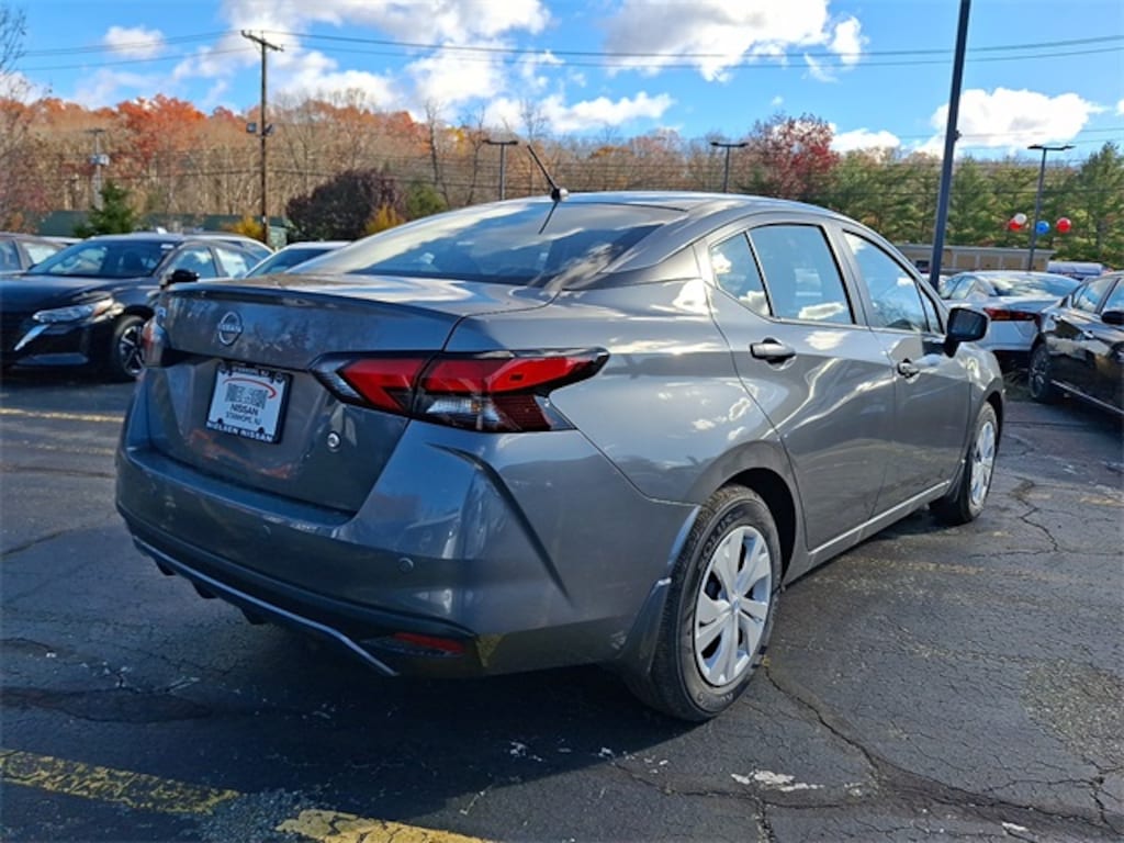 New 2025 Nissan Versa 1.6 S Sedan