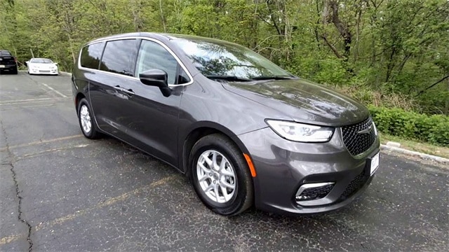 Used 2023 Chrysler Pacifica Touring L with VIN 2C4RC1BG8PR550450 for sale in Stanhope, NJ