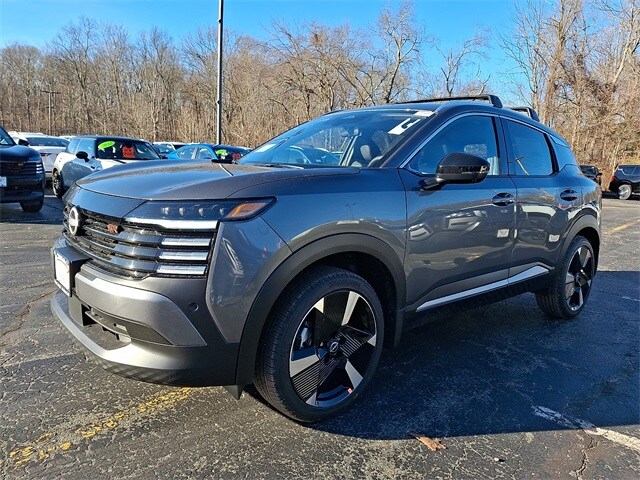 2026 Nissan Kicks SR photo 2