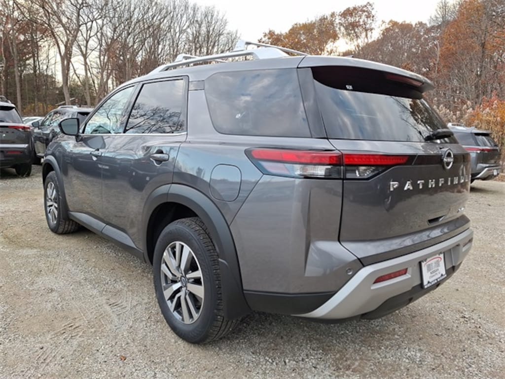 New 2025 Nissan Pathfinder SL SUV