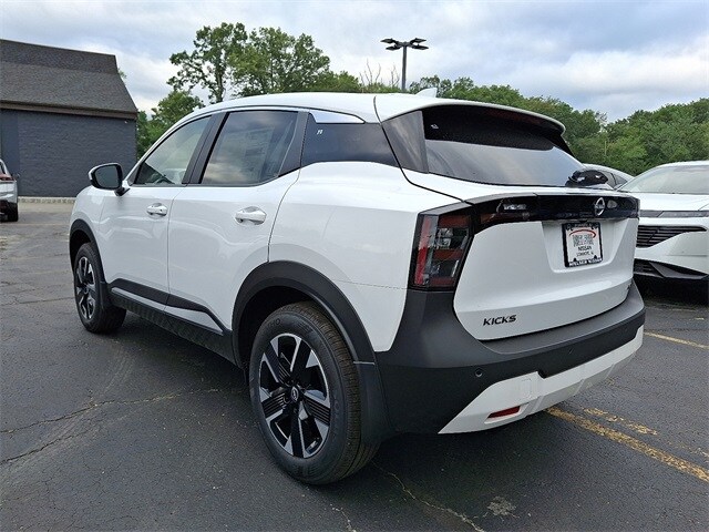 2025 Nissan Kicks SV photo 3