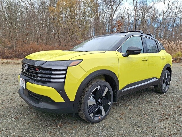 2026 Nissan Kicks SR photo 2