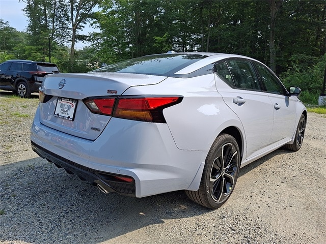 2025 Nissan Altima 2.5 SR photo 4