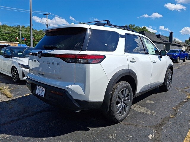 2025 Nissan Pathfinder SV photo 3