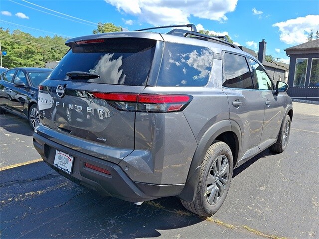 2025 Nissan Pathfinder SV photo 4