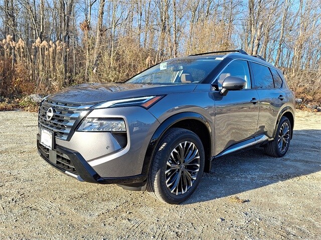 2026 Nissan Rogue Platinum photo 2