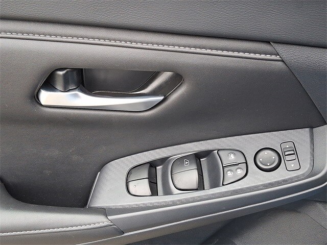 2025 Nissan Sentra SV photo 2