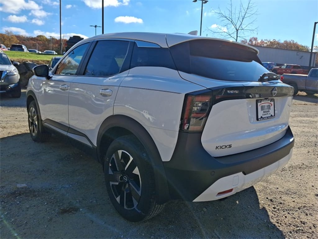 New 2025 Nissan Kicks SV SUV