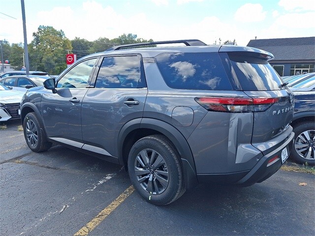2025 Nissan Pathfinder SV photo 3