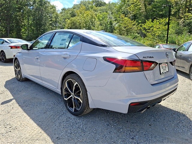 2025 Nissan Altima 2.5 SR photo 3