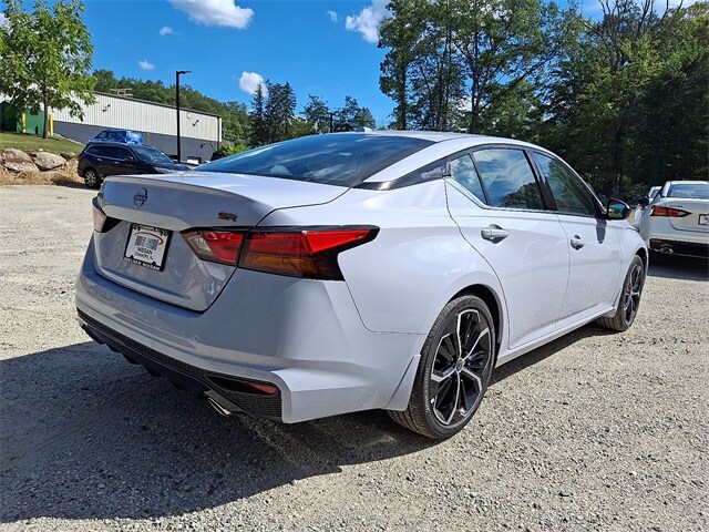 2025 Nissan Altima 2.5 SR photo 4