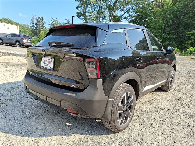 2025 Nissan Kicks SV photo 2