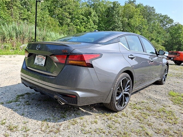 2025 Nissan Altima 2.5 SR photo 4